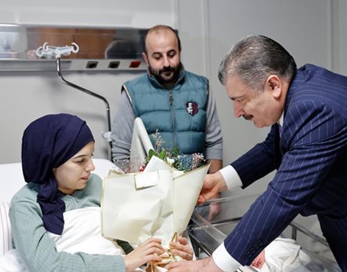 Sağlık Bakanı Yeni Yılı 5 Ayrı Hastanede Karşıladı
